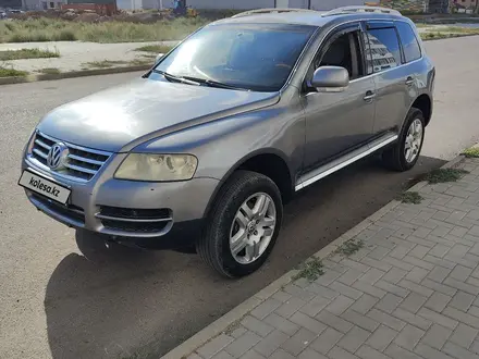 Volkswagen Touareg 2005 года за 4 300 000 тг. в Караганда – фото 2