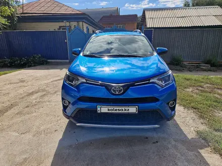 Toyota RAV4 2016 года за 12 000 000 тг. в Семей