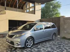 Toyota Sienna, 2013