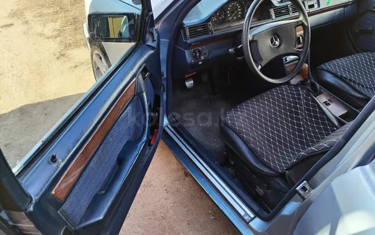 Mercedes-Benz E 260 1990 годаүшін700 000 тг. в Астана