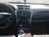 Toyota Camry 2014 года за 11 000 000 тг. в Актобе – фото 3