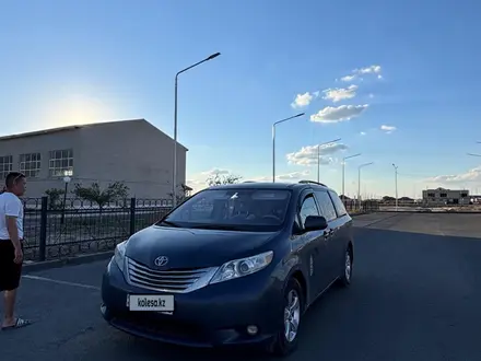 Toyota Sienna 2013 года за 9 800 000 тг. в Атырау – фото 2