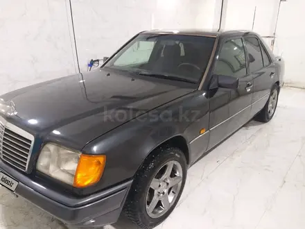 Mercedes-Benz E 200 1995 года за 2 300 000 тг. в Актобе – фото 5