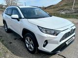 Toyota RAV4 2021 года за 16 390 000 тг. в Усть-Каменогорск