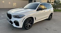 BMW X5 2021 года за 38 500 000 тг. в Алматы – фото 2