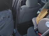 Mazda 323 1999 годаүшін1 950 000 тг. в Усть-Каменогорск – фото 4