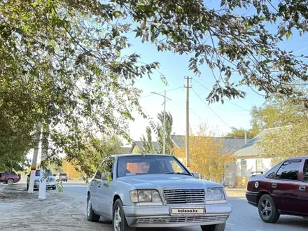 Mercedes-Benz E 220 1994 года за 900 000 тг. в Казалинск