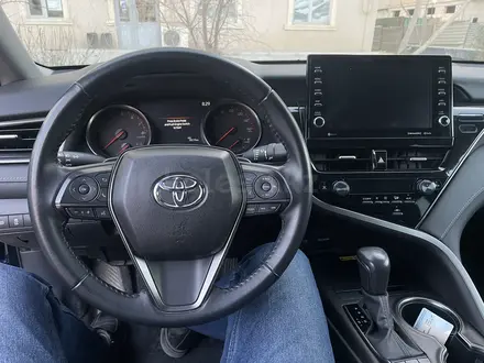 Toyota Camry 2021 года за 13 500 000 тг. в Актау – фото 6