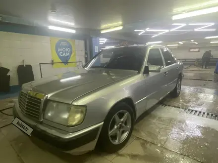 Mercedes-Benz E 230 1993 года за 1 500 000 тг. в Шымкент