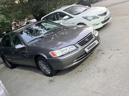 Toyota Camry 2000 года за 3 400 000 тг. в Алматы – фото 9