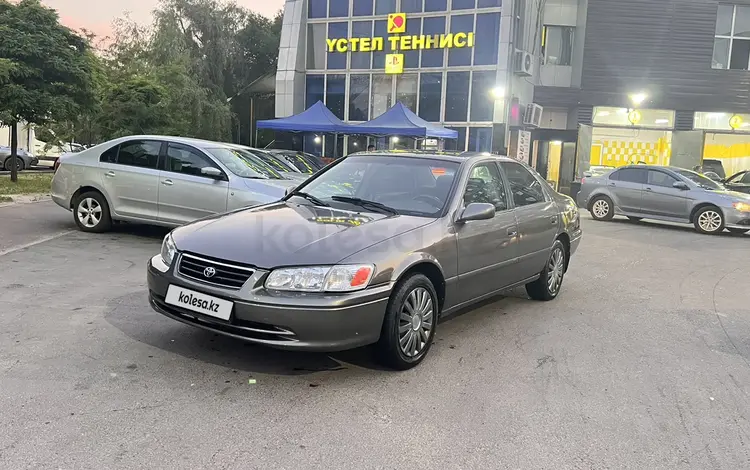Toyota Camry 2000 года за 3 400 000 тг. в Алматы