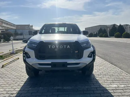 Toyota Hilux 2024 года за 28 500 000 тг. в Актау
