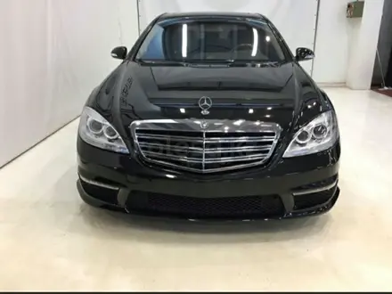 Передний бампер Mercedes W221 S63 S65 AMG рестайлинг за 120 000 тг. в Алматы – фото 2