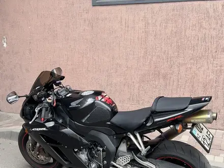 Honda  CBR 1000 RR/RA Fireblade 2004 года за 3 200 000 тг. в Алматы – фото 4