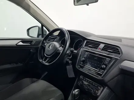 Volkswagen Tiguan 2018 года за 7 990 000 тг. в Алматы – фото 15