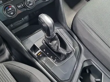 Volkswagen Tiguan 2018 года за 7 990 000 тг. в Алматы – фото 17