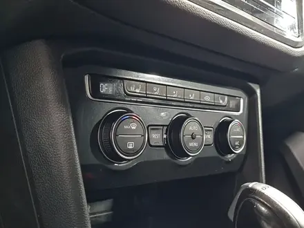 Volkswagen Tiguan 2018 года за 7 990 000 тг. в Алматы – фото 18