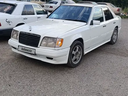 Mercedes-Benz E 220 1994 года за 1 800 000 тг. в Текели – фото 3