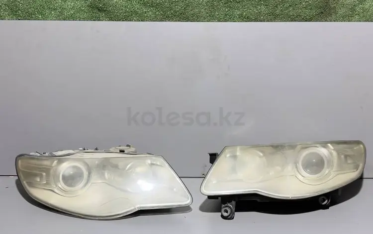 Фара передняя левая на Volkswagen Touareg GP за 50 000 тг. в Алматы