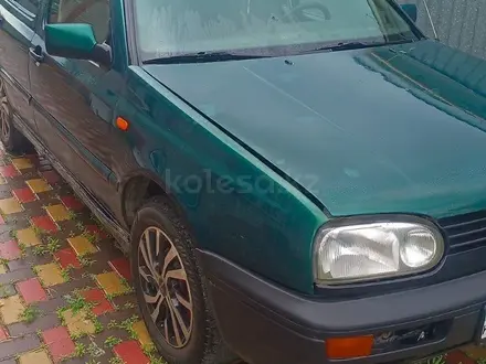Volkswagen Golf 1996 года за 800 000 тг. в Актобе – фото 3