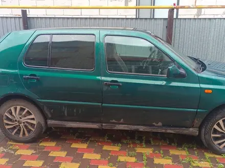 Volkswagen Golf 1996 года за 800 000 тг. в Актобе – фото 4