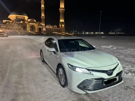 Toyota Camry 2020 года за 16 700 000 тг. в Астана – фото 2