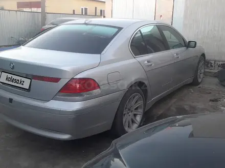 BMW 735 2005 года за 2 100 000 тг. в Актобе – фото 3