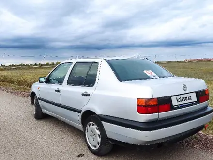 Volkswagen Vento 1993 года за 1 550 000 тг. в Атбасар – фото 4