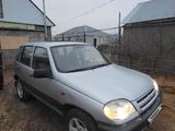 Chevrolet Niva 2005 года за 1 300 000 тг. в Уральск – фото 2