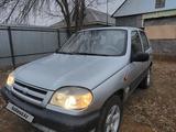 Chevrolet Niva 2005 года за 1 300 000 тг. в Уральск – фото 3