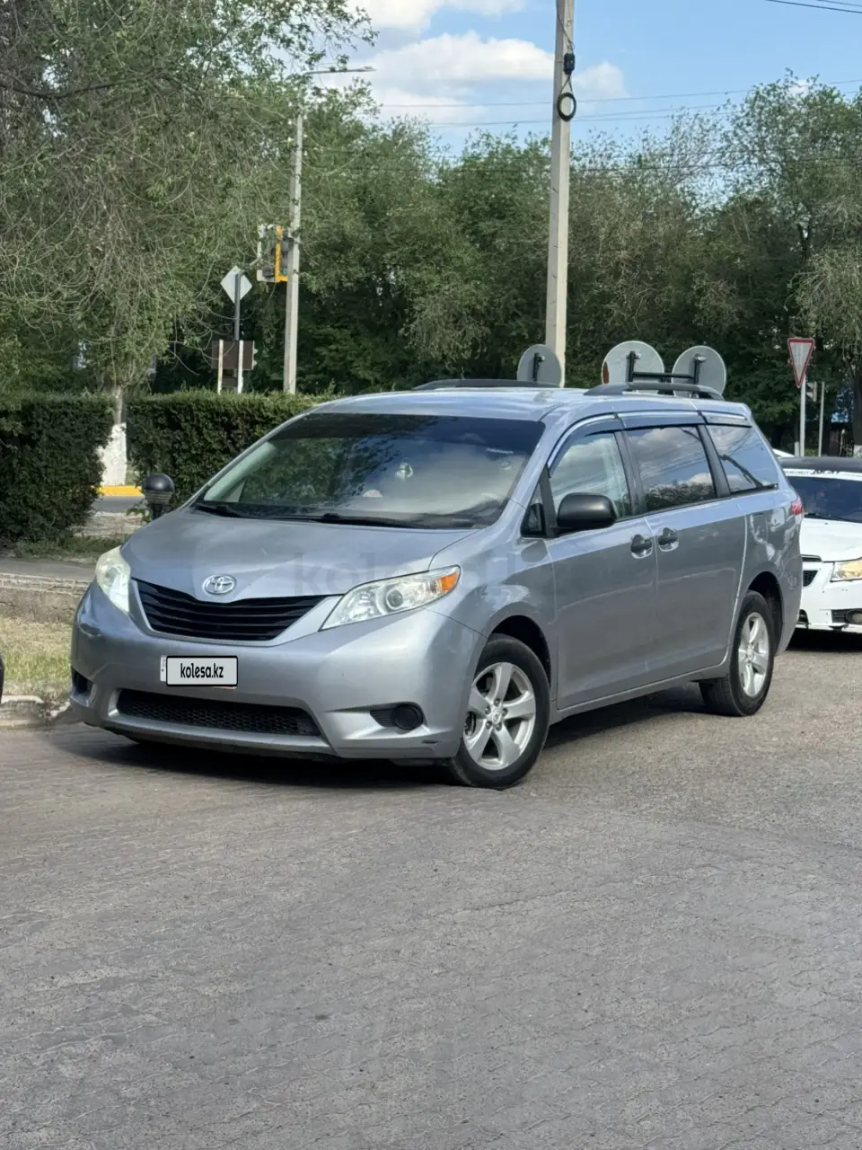 Toyota Sienna, 2011