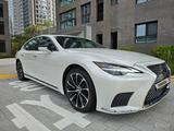 Lexus LS 500h 2022 года за 33 800 000 тг. в Астана – фото 4