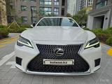 Lexus LS 500h 2022 года за 33 800 000 тг. в Астана
