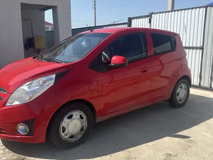 Chevrolet Spark 2011 года за 3 200 000 тг. в Атырау – фото 2