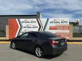 Toyota Camry 2013 года за 5 450 000 тг. в Актобе – фото 2