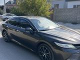 Toyota Camry 2019 года за 13 950 000 тг. в Алматы – фото 2