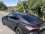 Toyota Camry 2019 года за 13 950 000 тг. в Алматы – фото 5