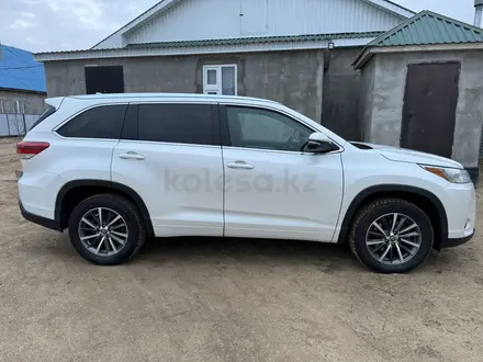 Toyota Highlander 2018 года за 11 000 000 тг. в Атырау