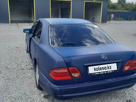 Mercedes-Benz E 200 1997 года за 2 300 000 тг. в Караганда – фото 11