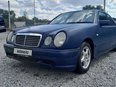 Mercedes-Benz E 200 1997 года за 2 300 000 тг. в Караганда – фото 12