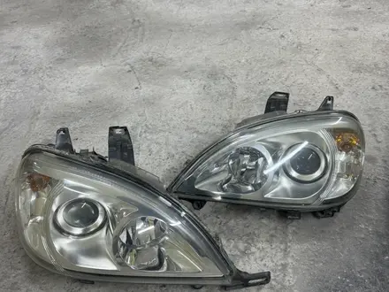 Фара рестайлинг оригинал ксенон с блоками W163 ML350 за 150 000 тг. в Алматы