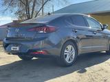 Hyundai Elantra 2020 года за 9 500 000 тг. в Атырау – фото 2