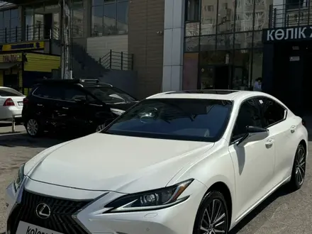 Lexus ES 250 2022 года за 24 500 000 тг. в Алматы