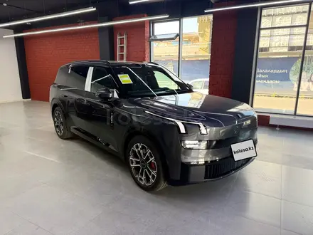 lynk-and-co 900, 2025