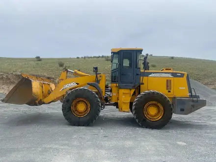 XCMG  XCMG LW500F 2011 года за 11 000 000 тг. в Талдыкорган