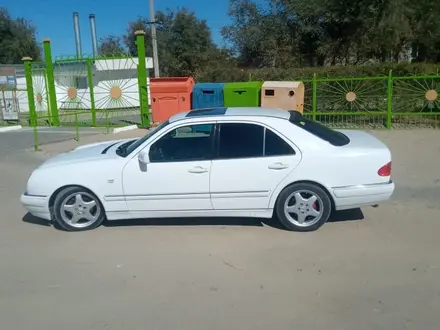 Mercedes-Benz E 320 1996 года за 2 800 000 тг. в Аральск – фото 7