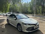 Toyota Camry 2018 года за 12 450 000 тг. в Караганда – фото 2
