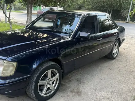 Mercedes-Benz E 230 1990 года за 1 300 000 тг. в Туркестан – фото 2