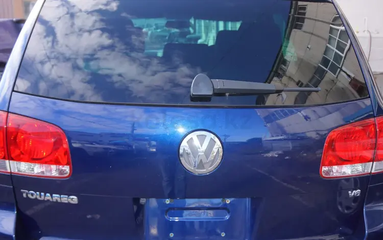 Дверь багажника Volkswagen Touareg 1 поколение за 80 000 тг. в Усть-Каменогорск