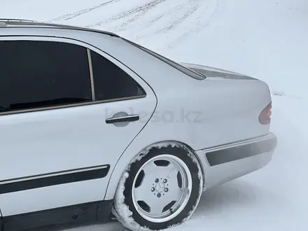 Mercedes-Benz E 320 1999 года за 3 800 000 тг. в Караганда – фото 3